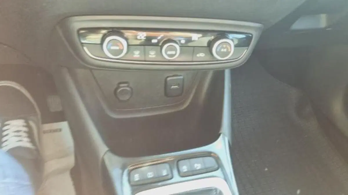 Opel Crossland usata a Savona (9)