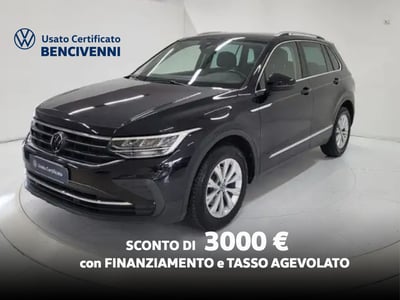 Volkswagen Tiguan 2.0 TDI 150 CV SCR DSG 4MOTION Life del 2023 usata a Catanzaro