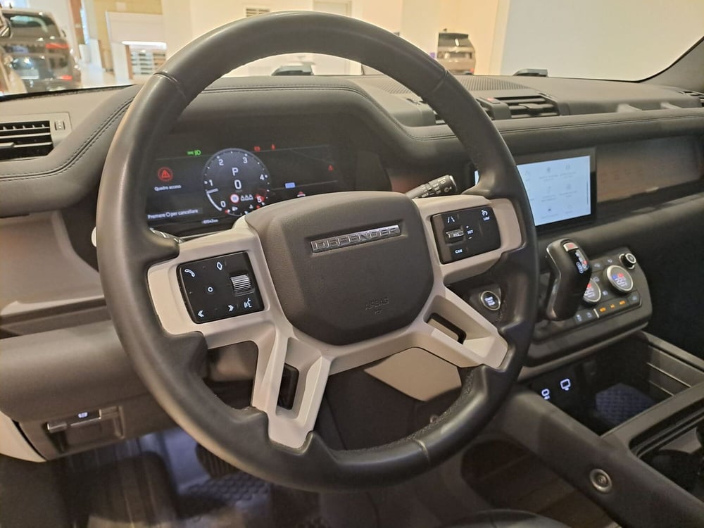 Land Rover Defender usata a Pavia (14)