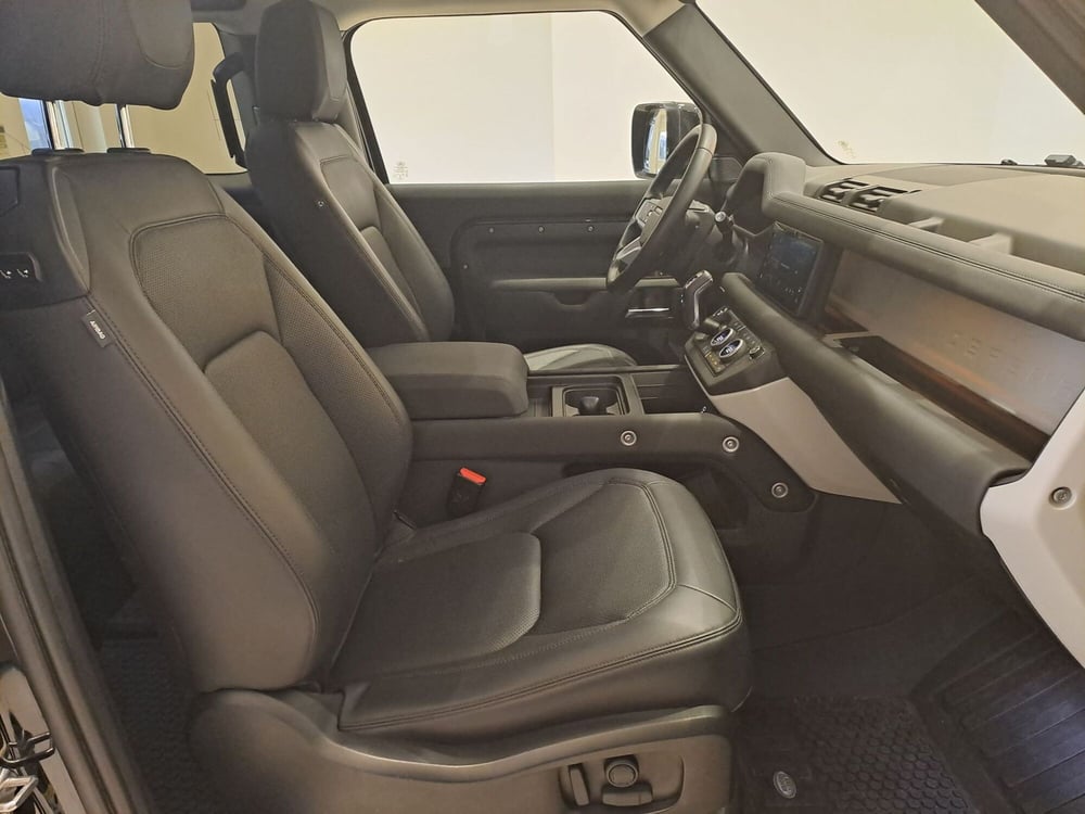 Land Rover Defender usata a Pavia (3)