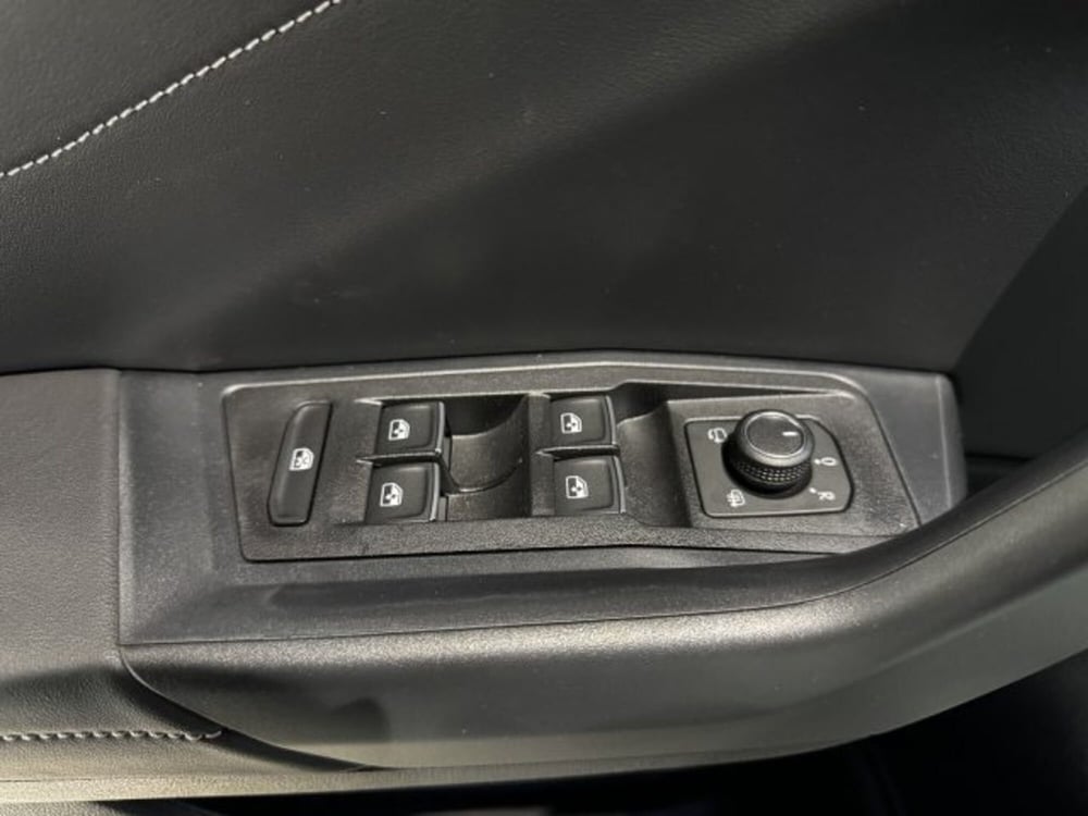 Volkswagen T-Roc nuova a Vicenza (12)