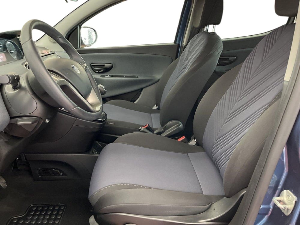Lancia Ypsilon usata a Torino (10)