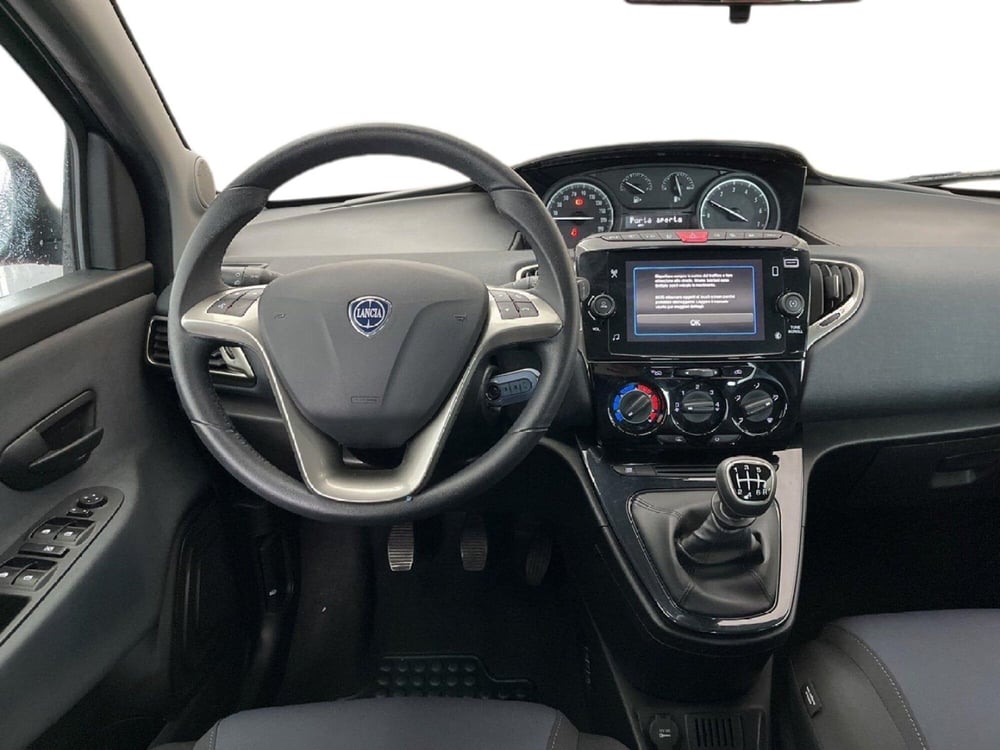 Lancia Ypsilon usata a Torino (11)