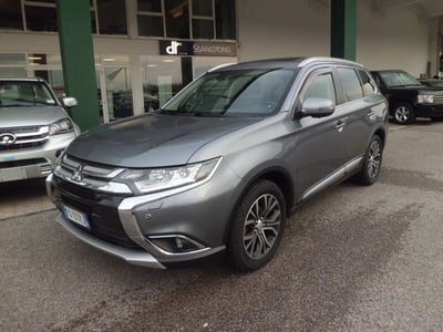 Mitsubishi Outlander 2.2 DI-D 4WD Instyle 7p. del 2016 usata a Pordenone