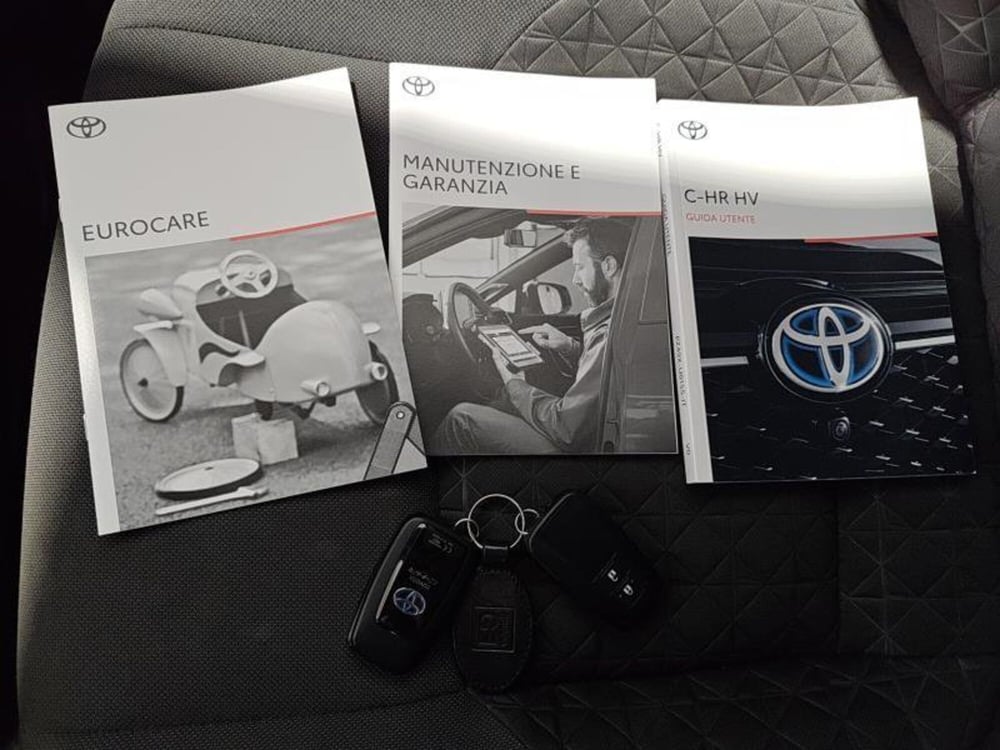Toyota Toyota C-HR usata a Genova (19)