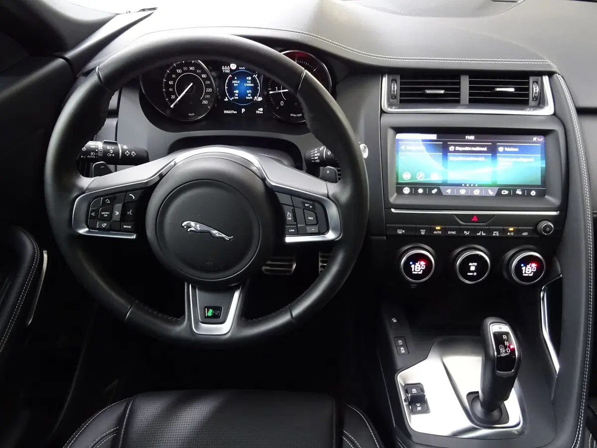 Jaguar E-Pace usata a Como (10)