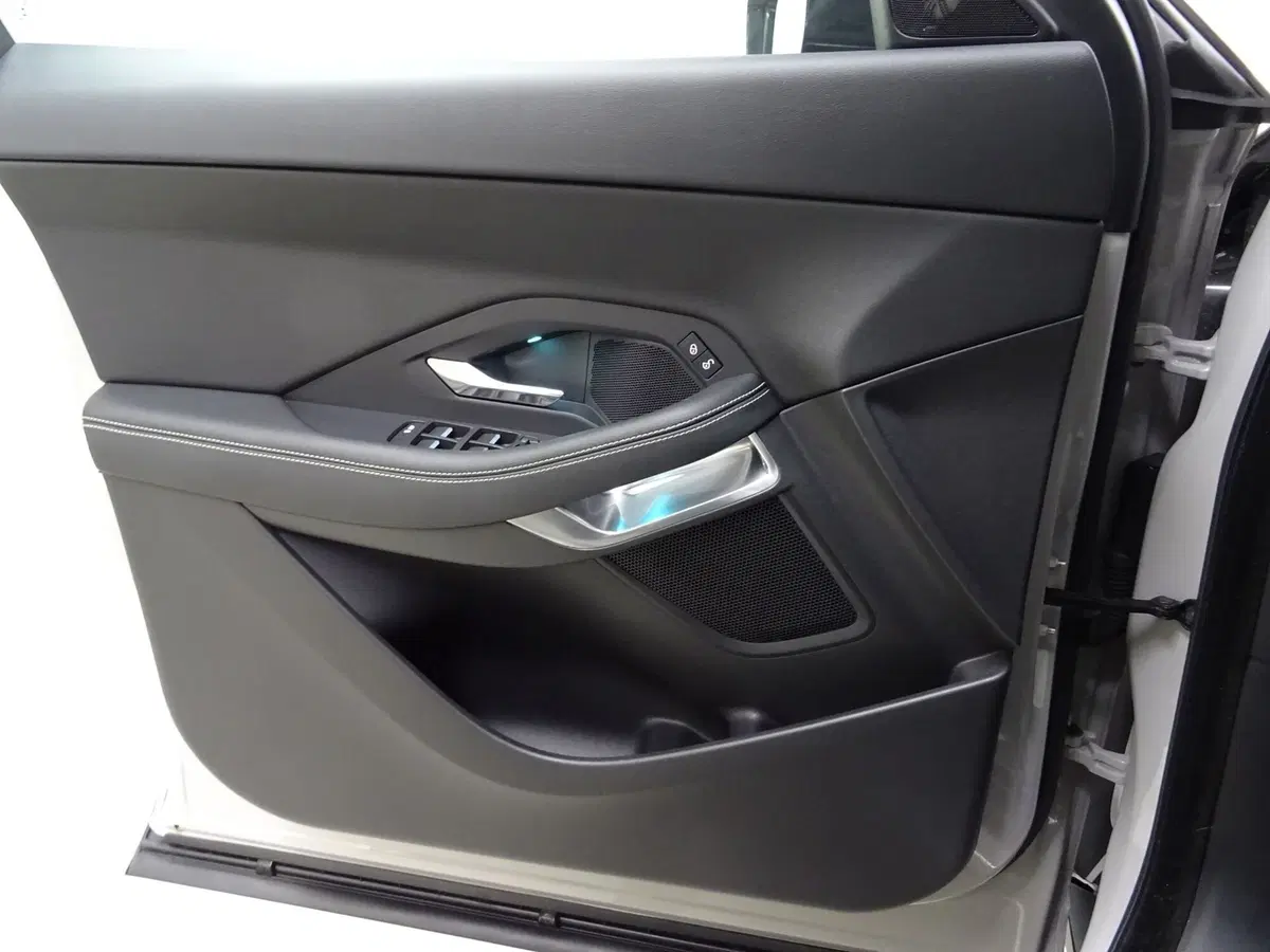 Jaguar E-Pace usata a Como (11)