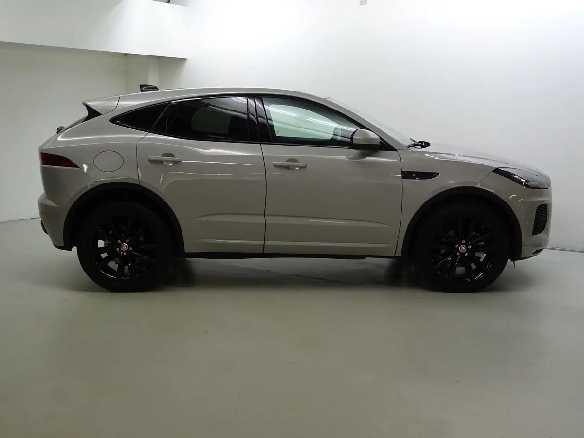 Jaguar E-Pace usata a Como (6)