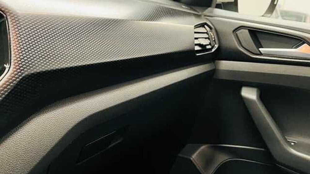 Volkswagen T-Cross usata a Milano (12)
