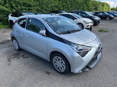 Toyota Aygo 1.0 VVT-i 72 CV 5 porte x-play MMT del 2019 usata a Piacenza