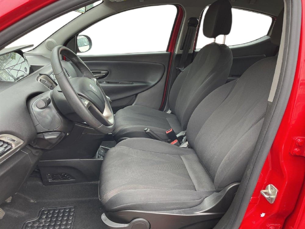 Lancia Ypsilon usata a Torino (10)