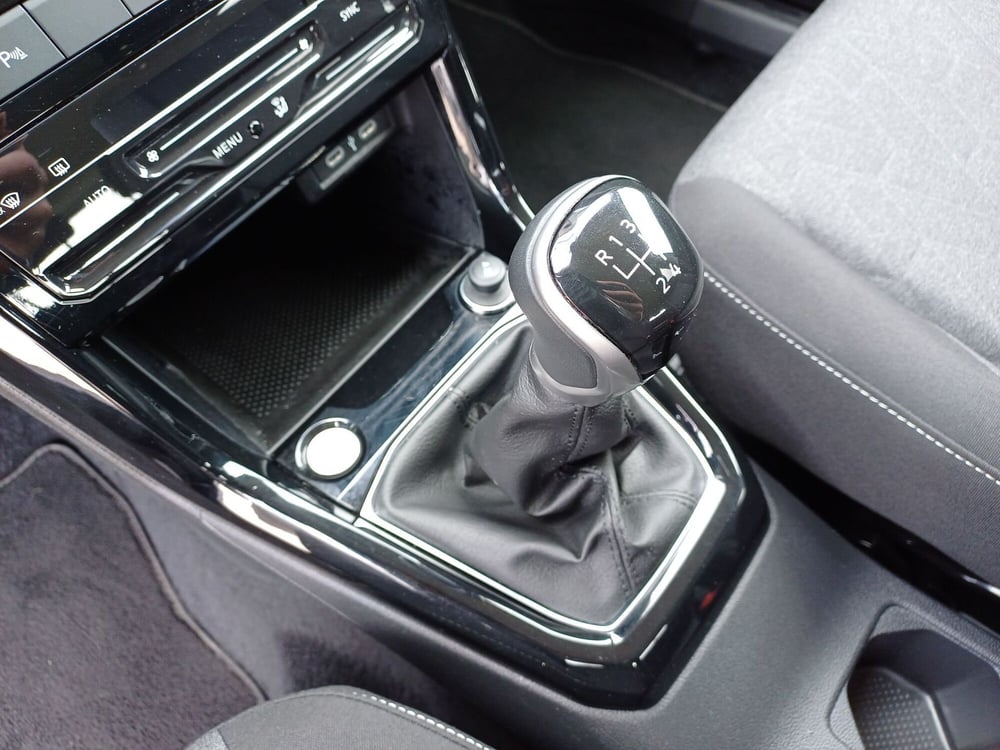 Volkswagen T-Cross usata  (9)