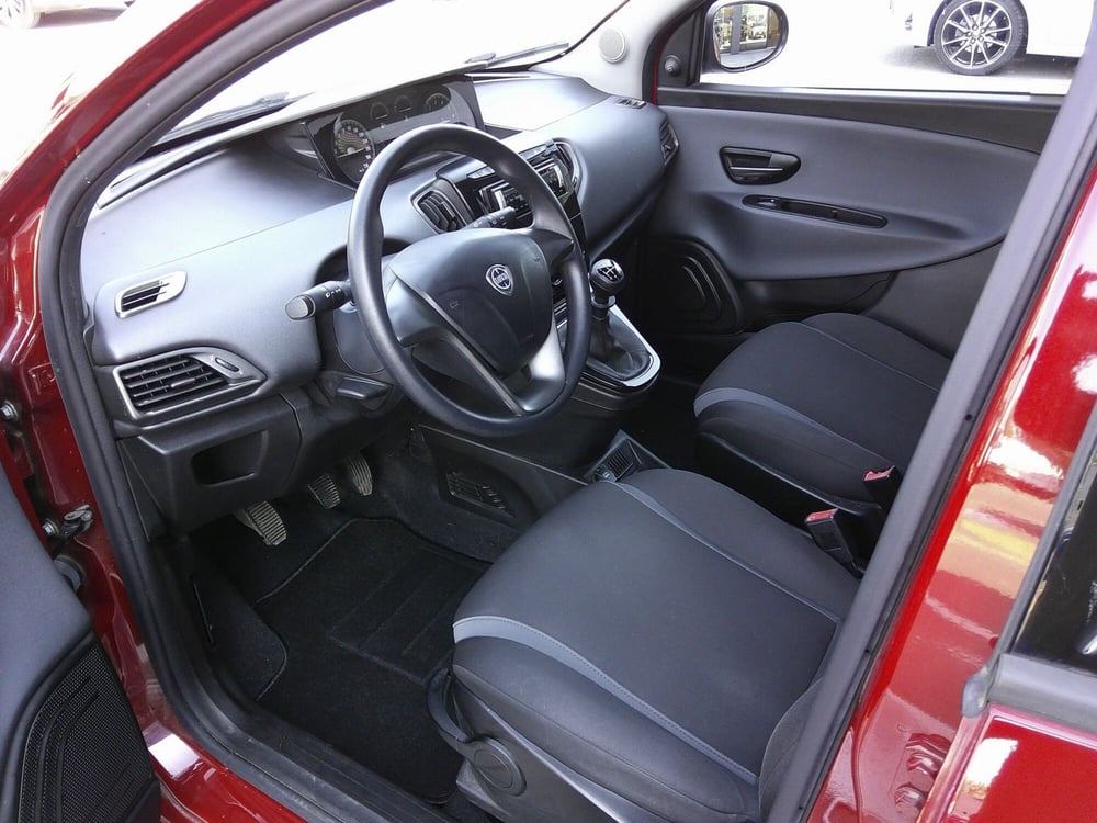 Lancia Ypsilon usata a Treviso (11)