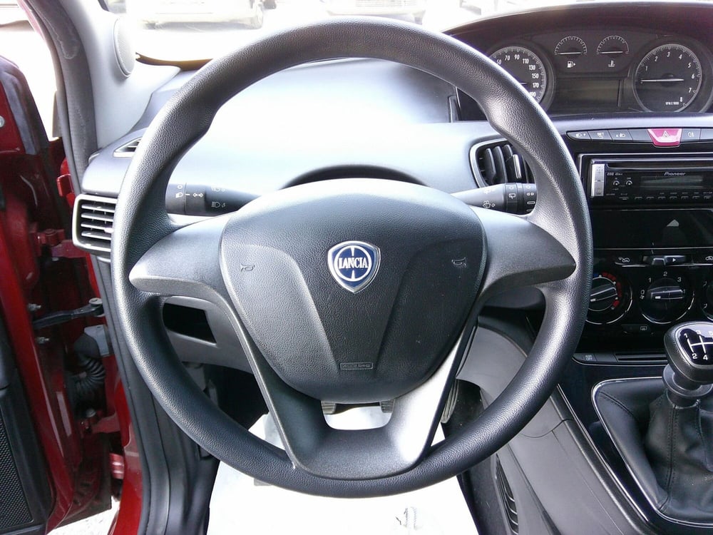Lancia Ypsilon usata a Treviso (16)