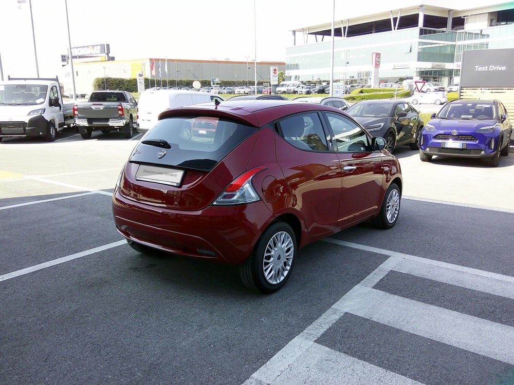 Lancia Ypsilon usata a Treviso (7)