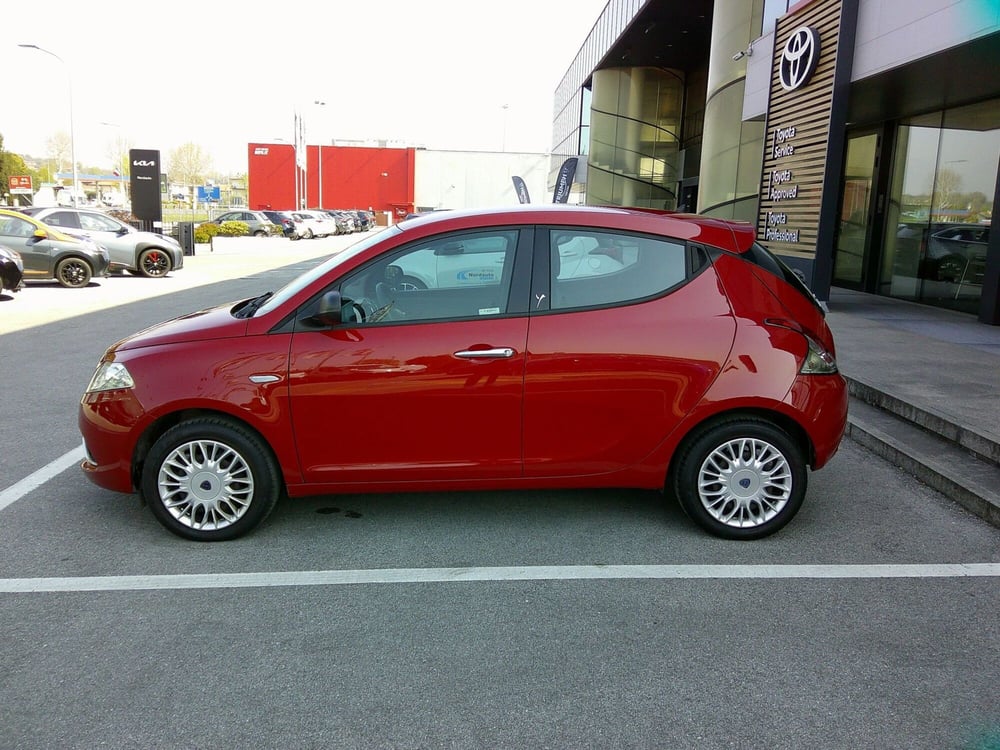Lancia Ypsilon usata a Treviso (8)