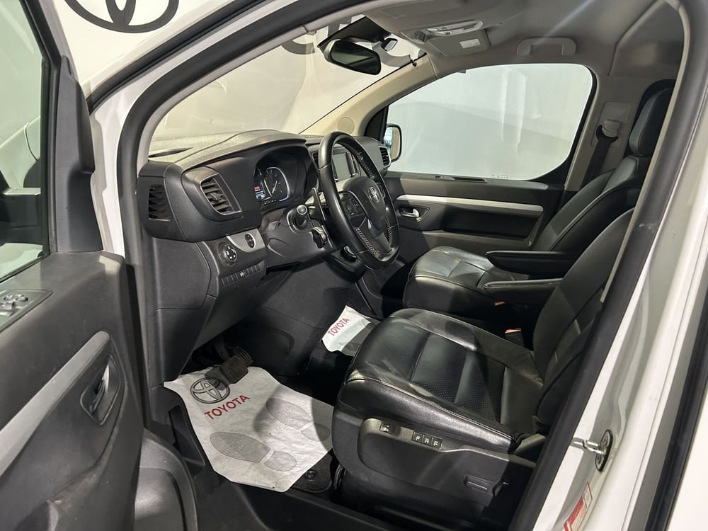 Toyota Proace Verso usata a Milano (11)