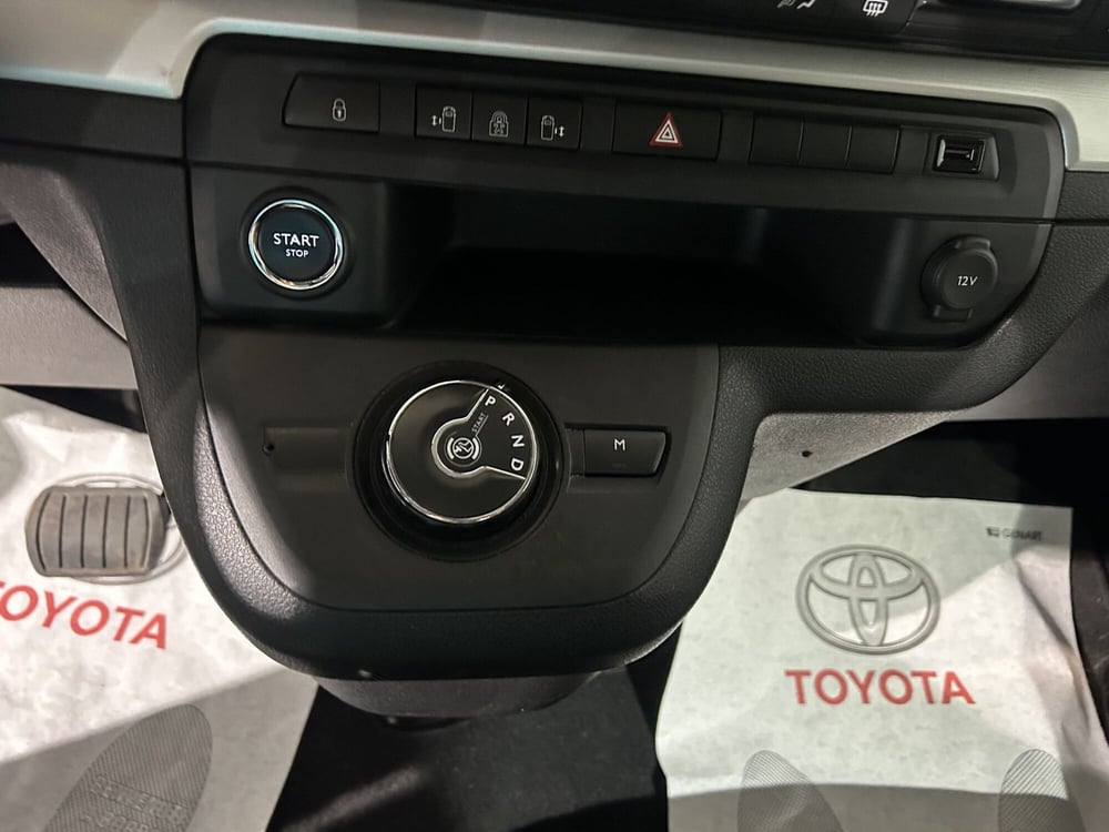 Toyota Proace Verso usata a Milano (20)