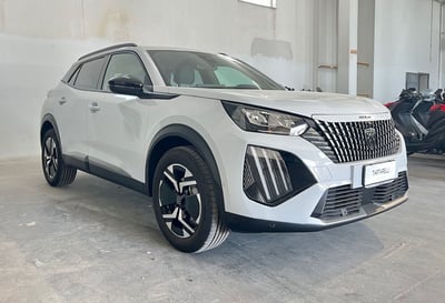 Peugeot 2008 1.2 puretech Allure s&amp;s 130cv eat8 del 2023 usata a Monopoli