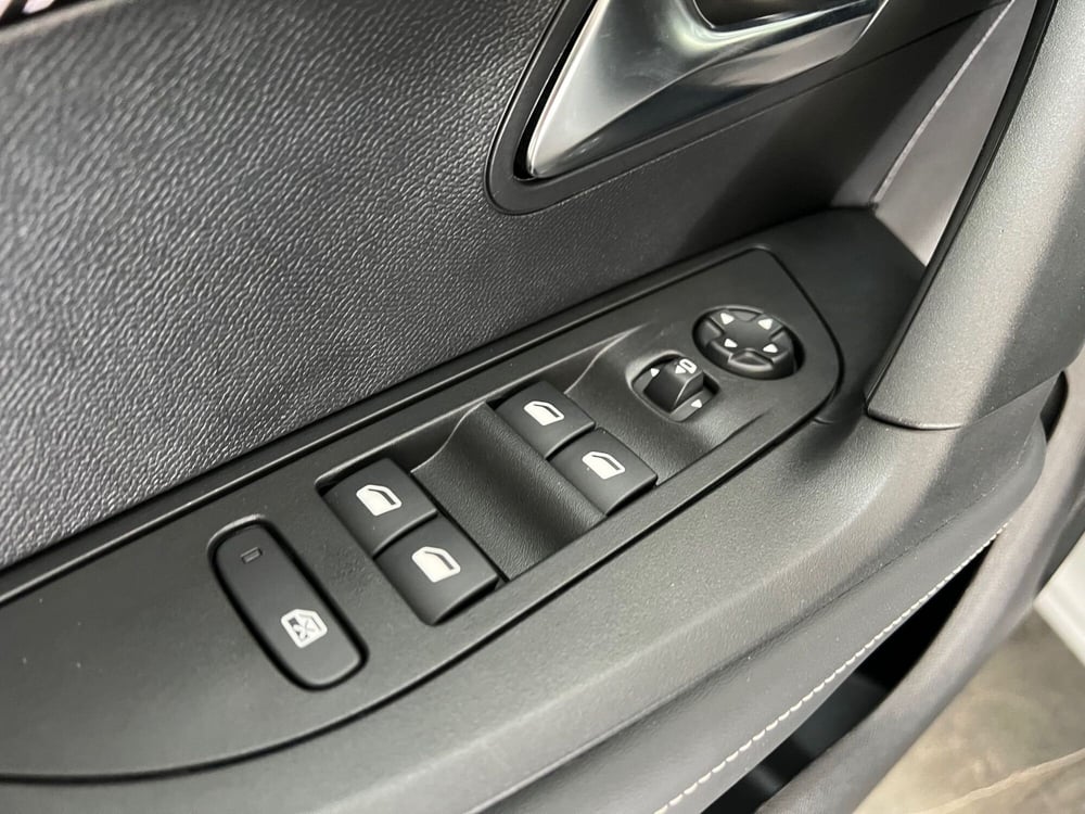 Peugeot 2008 usata a Bari (11)