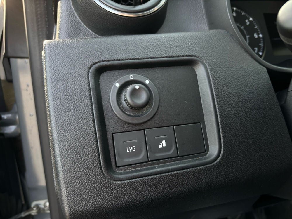 Dacia Duster usata a Pavia (19)
