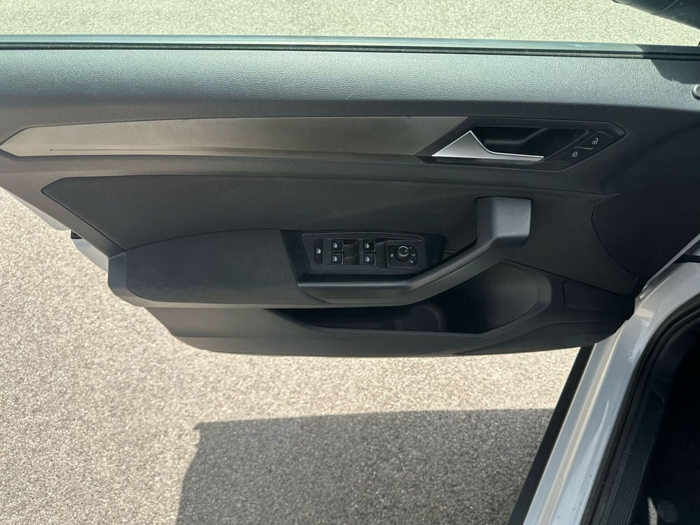 Volkswagen T-Roc usata a Caserta (15)