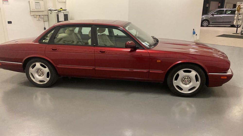 Jaguar XJ usata a Verona (2)