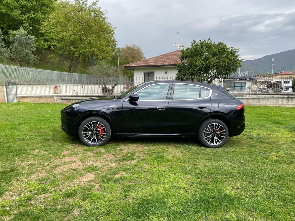 Maserati Grecale nuova a Salerno (10)
