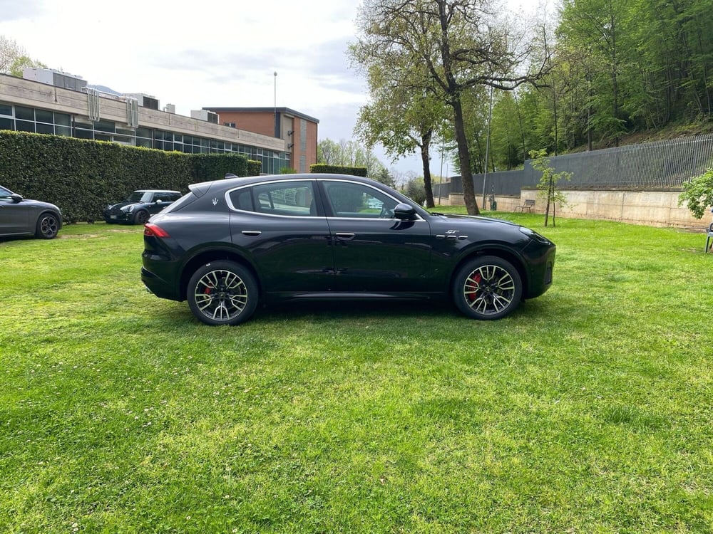 Maserati Grecale nuova a Salerno (17)