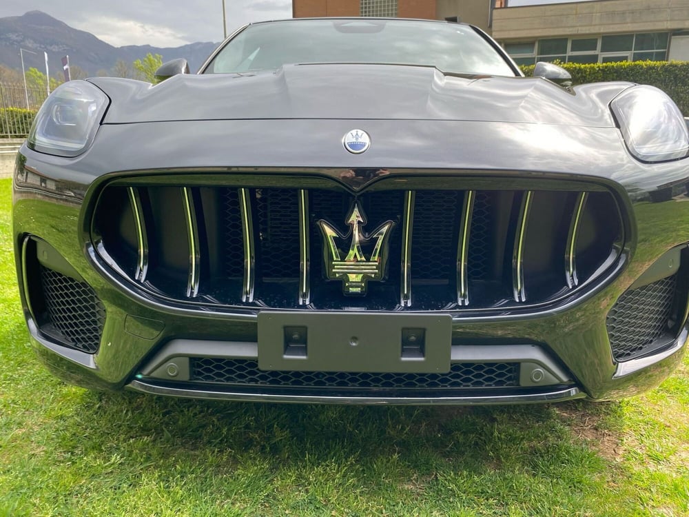 Maserati Grecale nuova a Salerno (19)