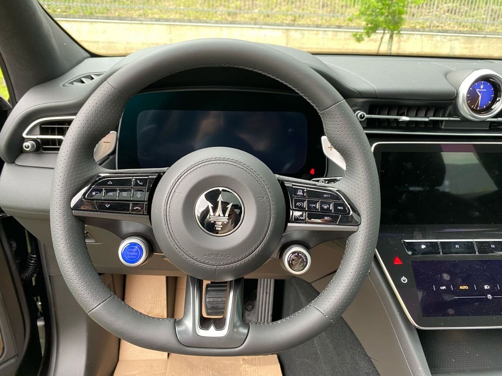 Maserati Grecale nuova a Salerno (20)
