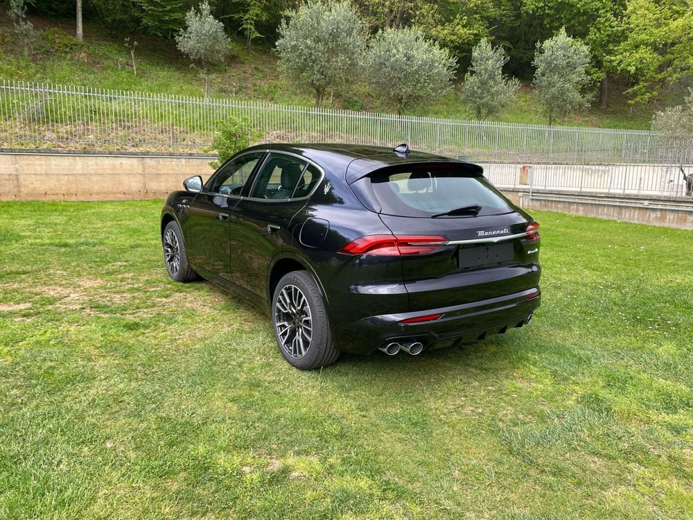 Maserati Grecale nuova a Salerno (4)