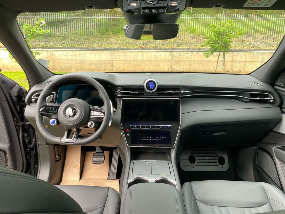 Maserati Grecale nuova a Salerno (5)