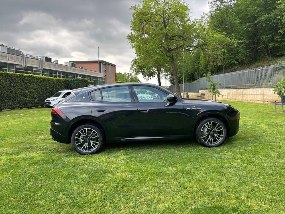 Maserati Grecale nuova a Salerno (11)