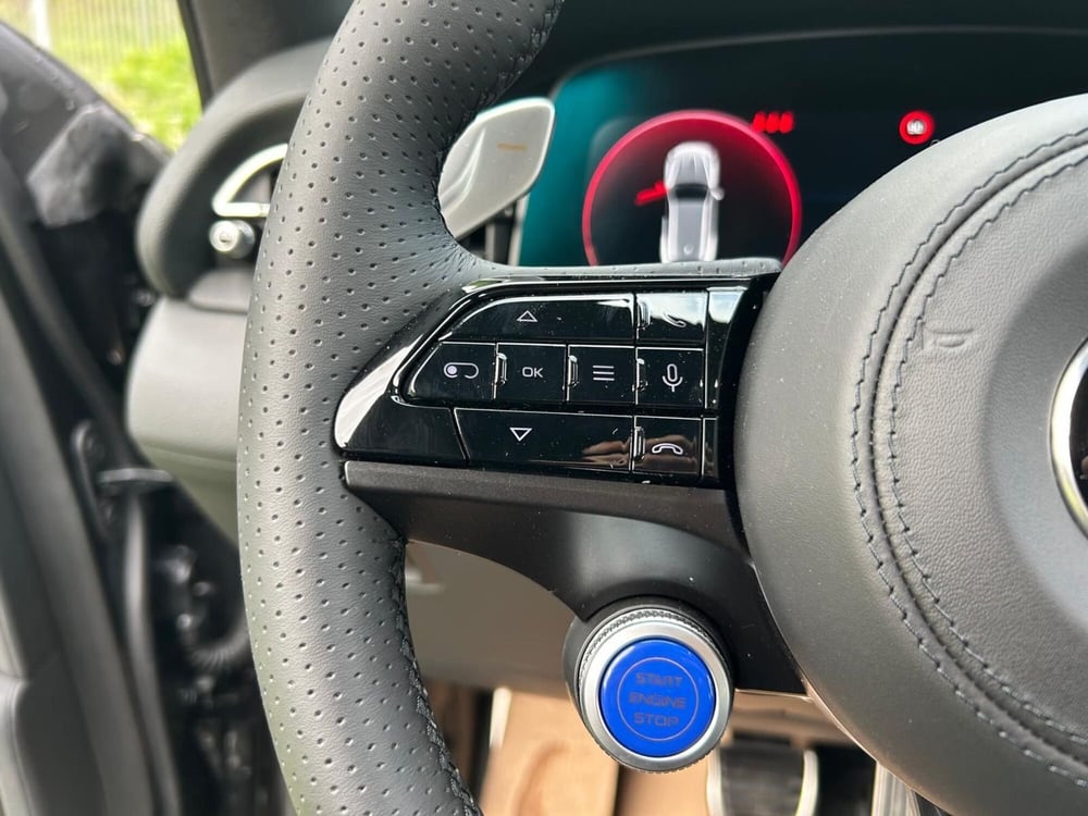 Maserati Grecale nuova a Salerno (18)