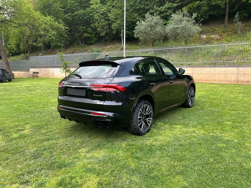 Maserati Grecale nuova a Salerno (3)