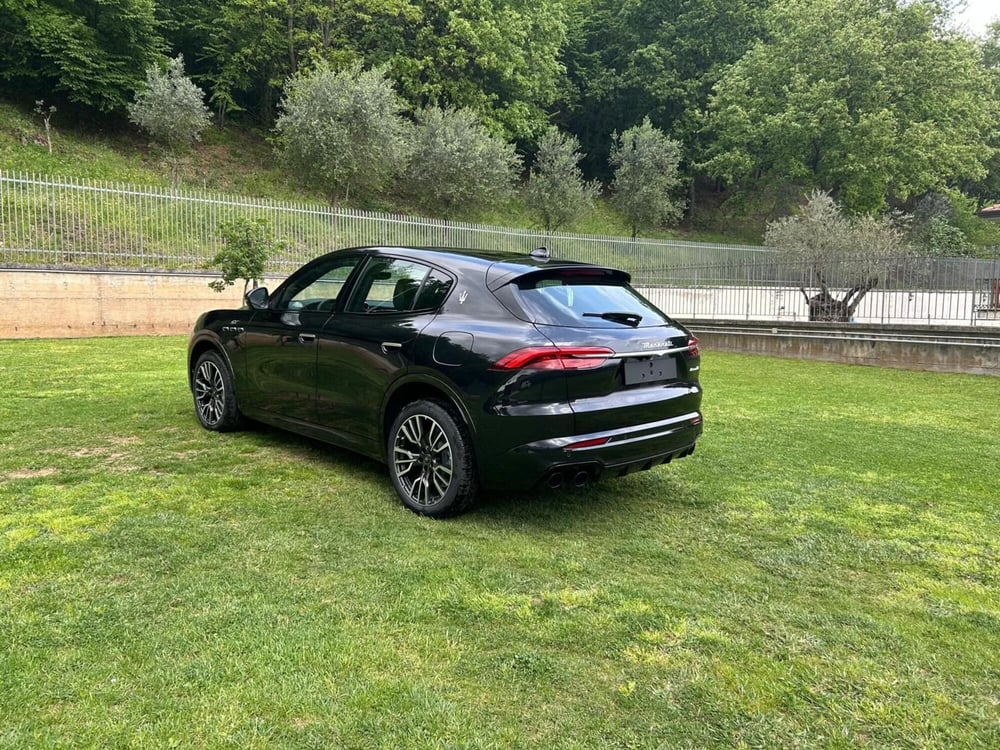 Maserati Grecale nuova a Salerno (4)