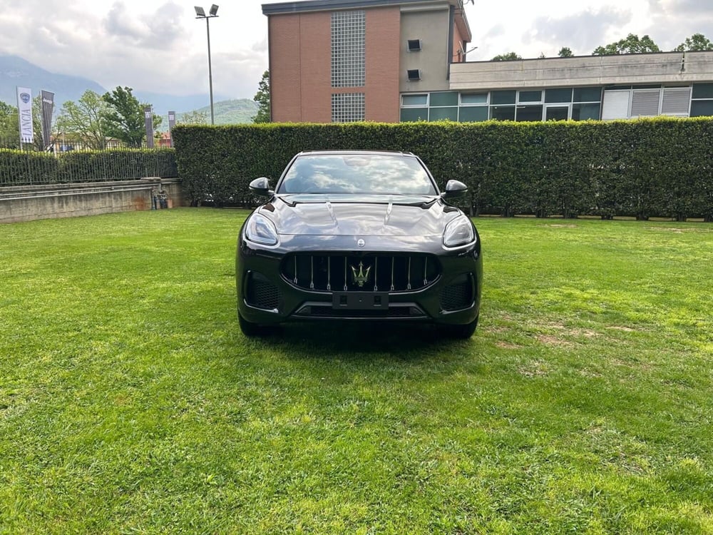 Maserati Grecale nuova a Salerno (9)