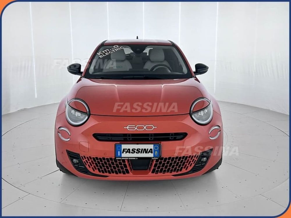 Fiat 600 nuova a Milano (2)