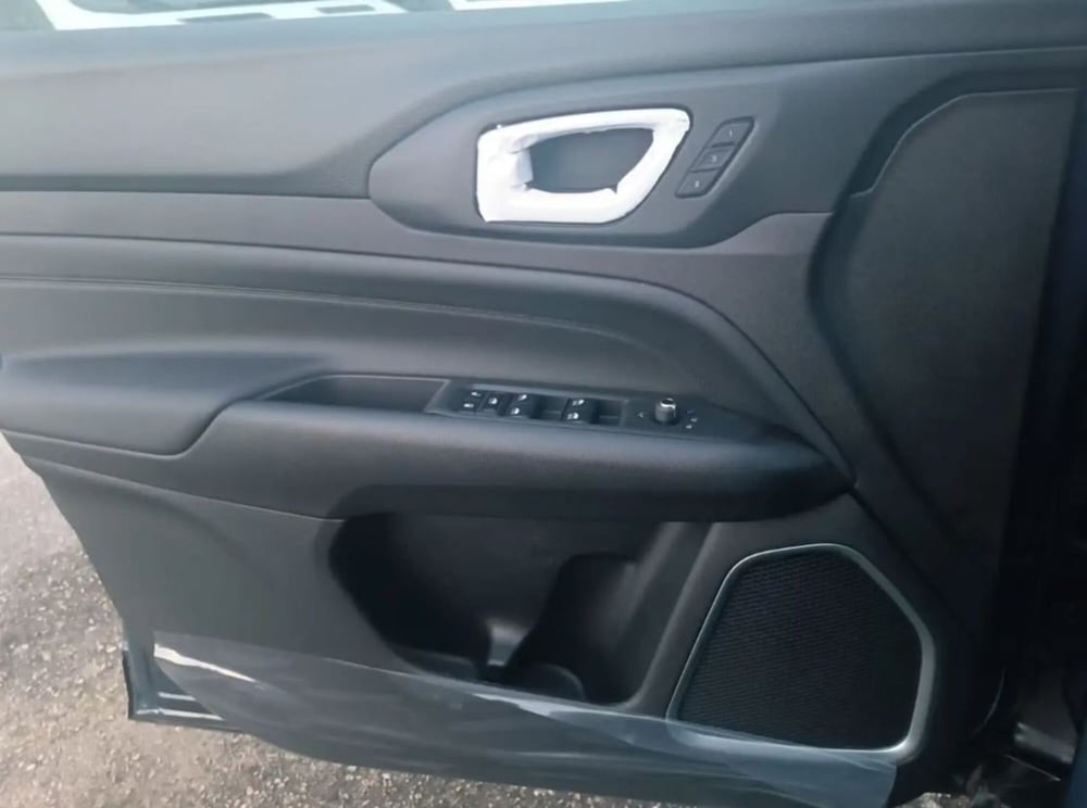 Jeep Compass nuova a Latina (9)