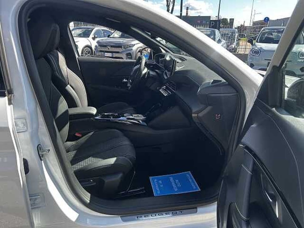 Peugeot 208 nuova a Milano (11)