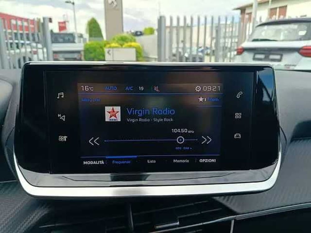 Peugeot 2008 usata a Milano (13)