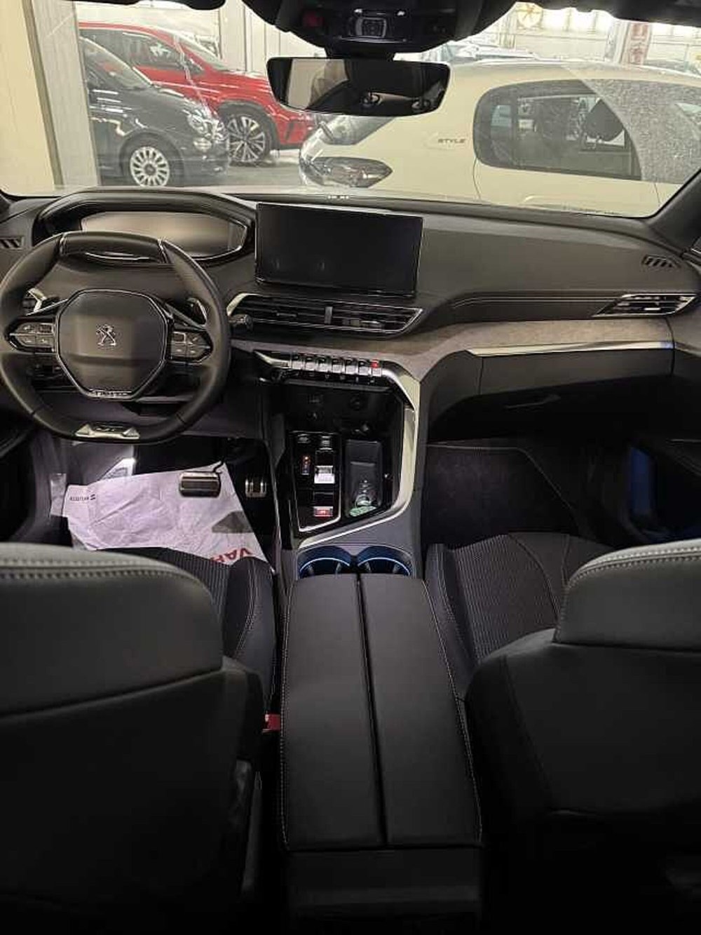 Peugeot 5008 nuova a Lecce (10)