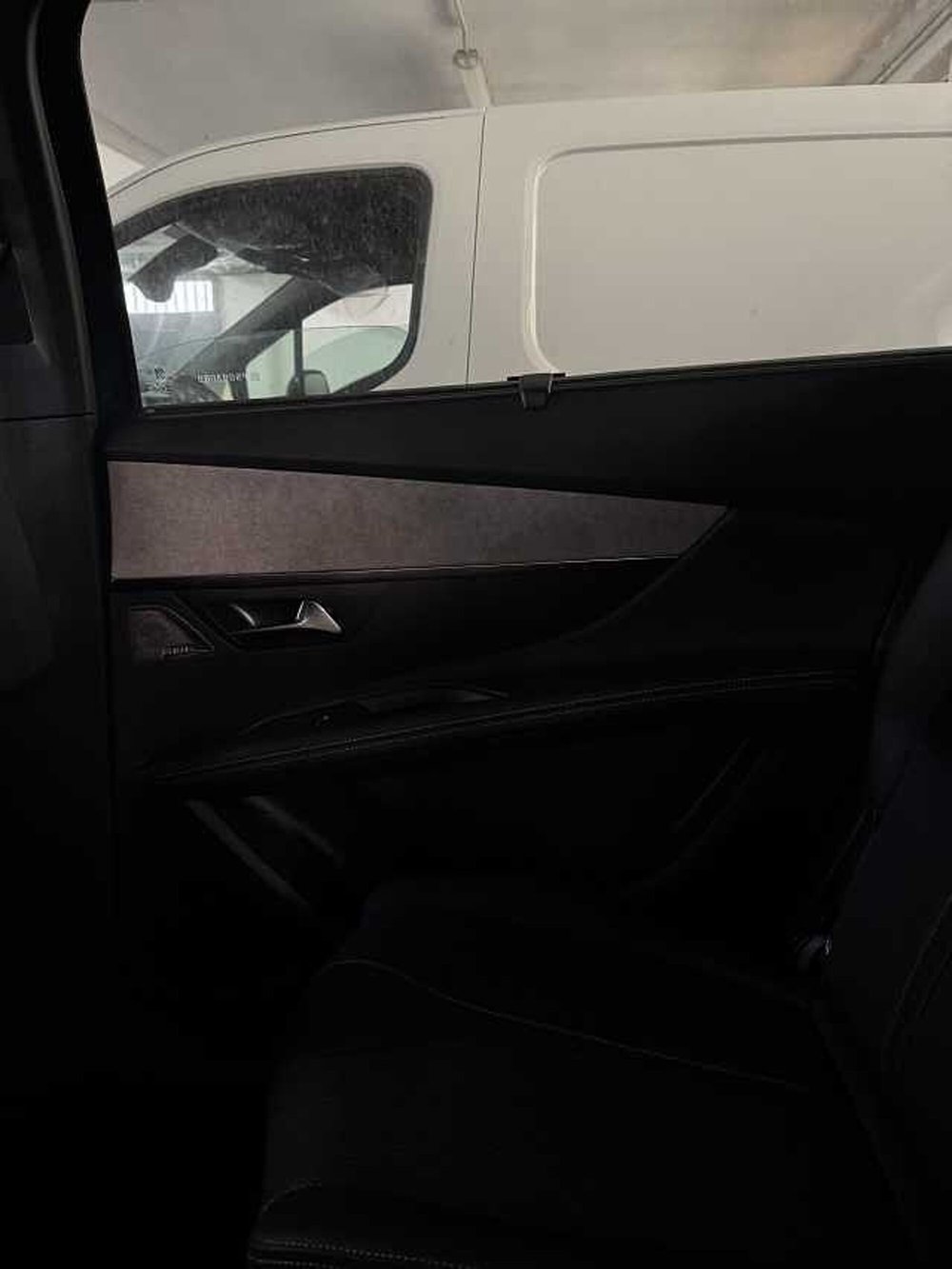 Peugeot 5008 nuova a Lecce (11)