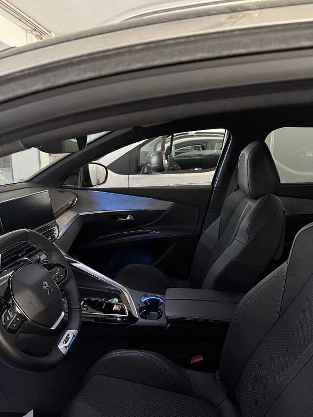 Peugeot 5008 nuova a Lecce (13)