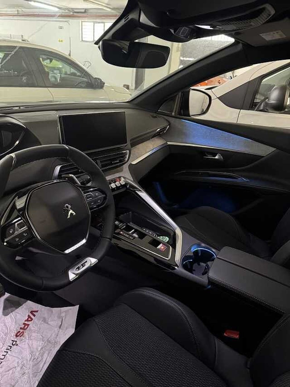 Peugeot 5008 nuova a Lecce (14)