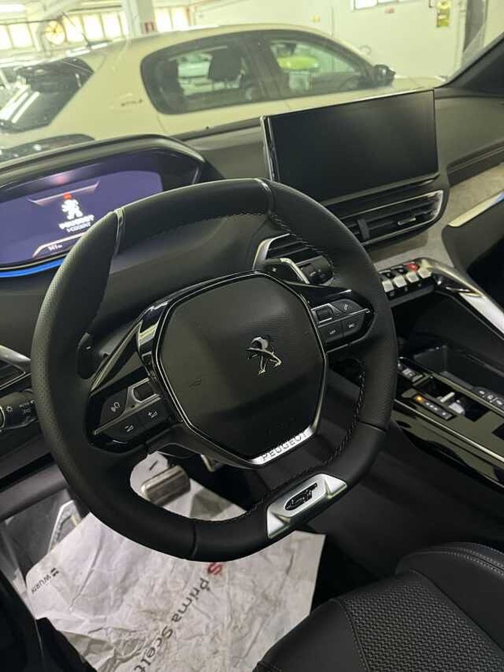Peugeot 5008 nuova a Lecce (15)