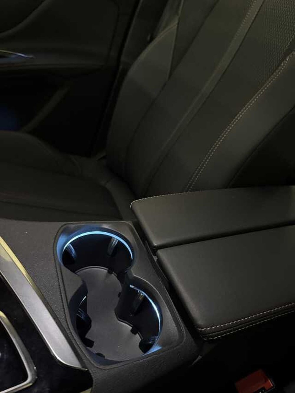 Peugeot 5008 nuova a Lecce (17)