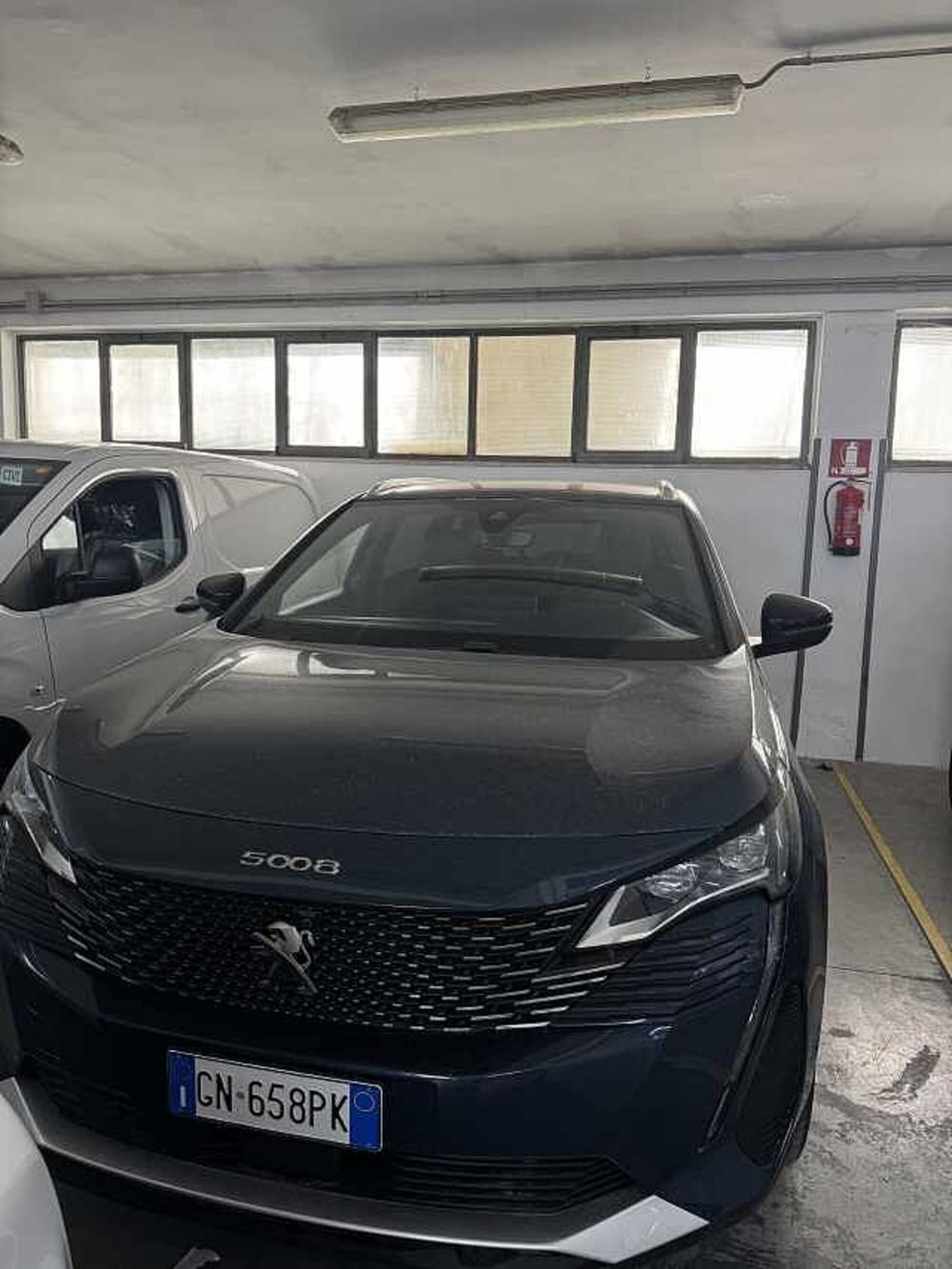 Peugeot 5008 nuova a Lecce (3)