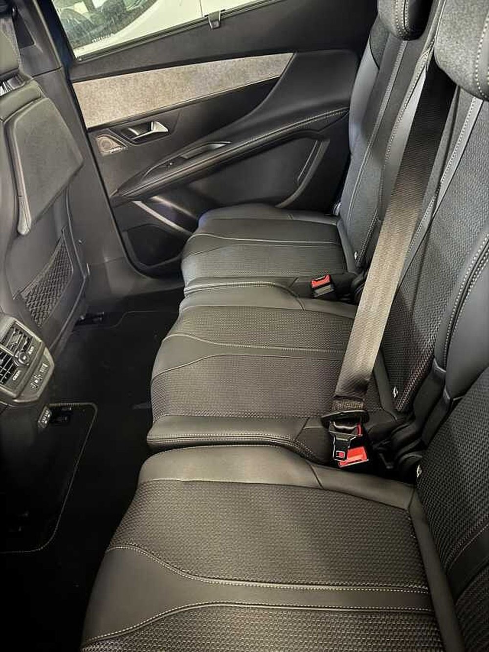 Peugeot 5008 nuova a Lecce (7)